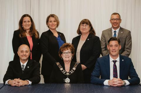 6 Council members and Mayor sitting at table