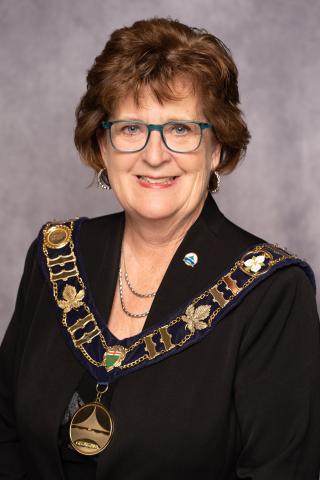 headshot of Mayor Margaret Quirk