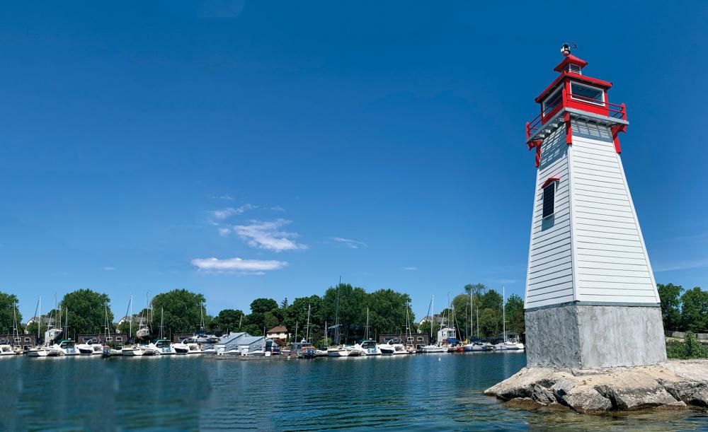 Jackson's Point Lighthouse and shoreline